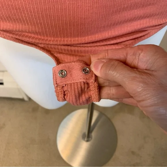 Lulus Ribbed Scoop Neck Puff Short Sleeve Bodysuit- Small - Picture 7 of 14